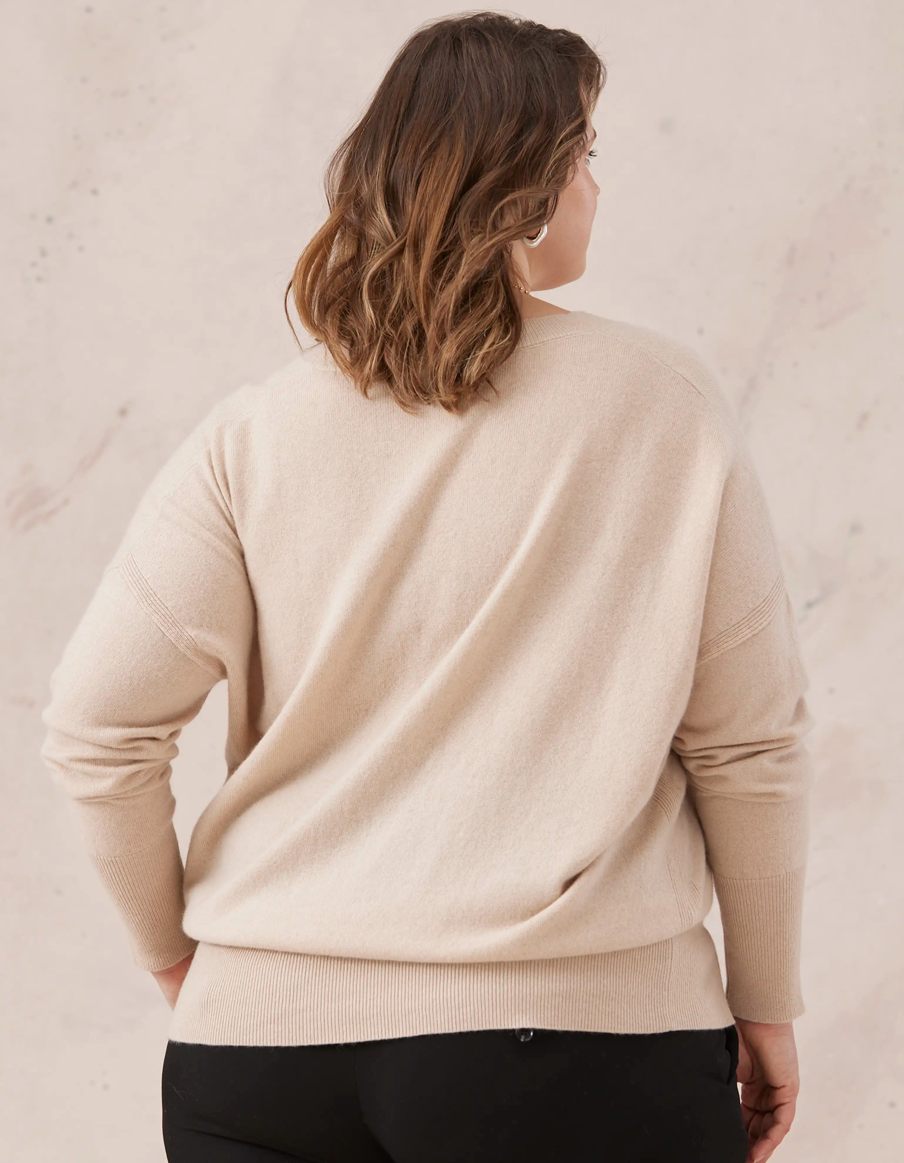 Jersey de cachemira y merino con escote en V relajado Helena