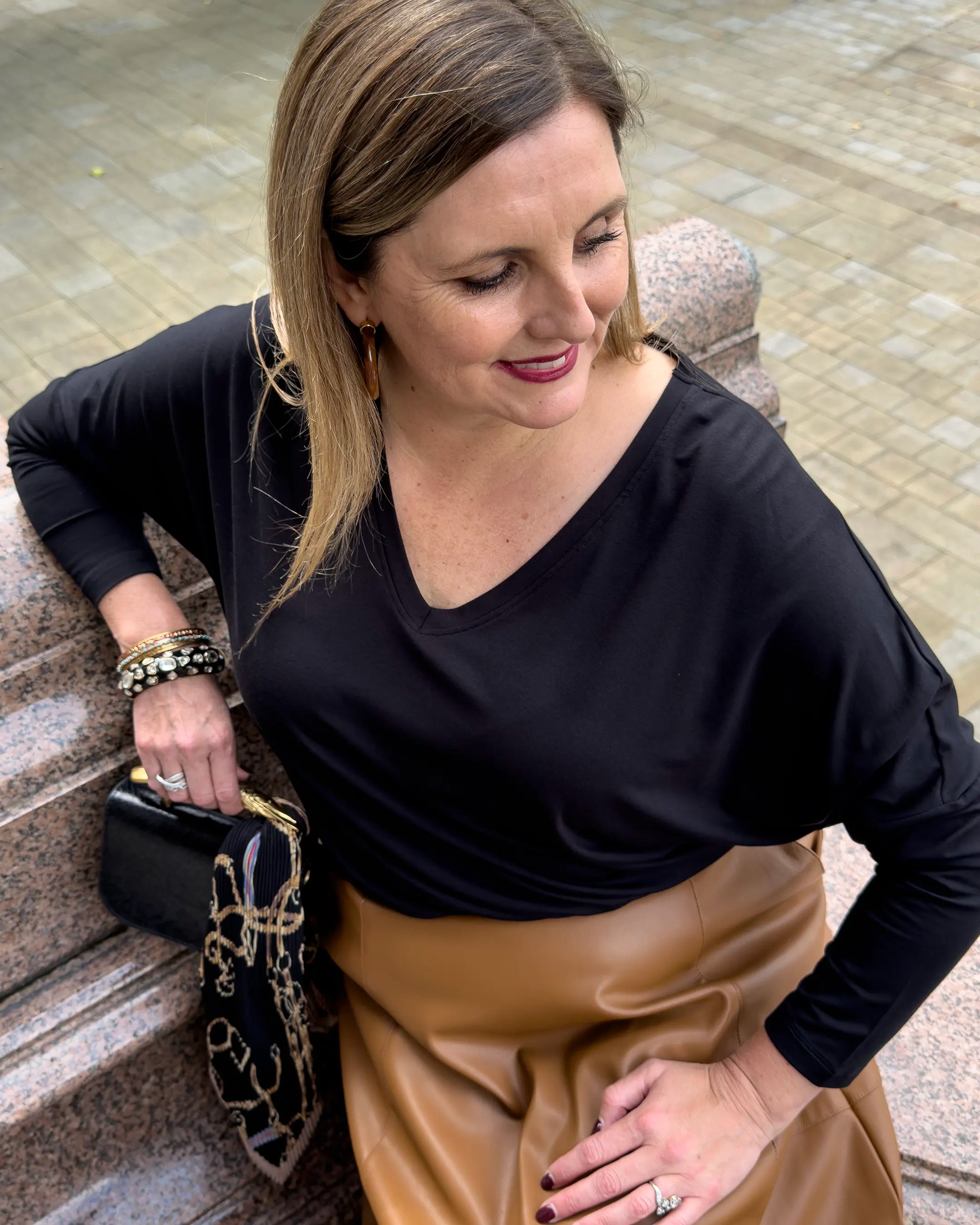 Vivi Relaxed V-neck Batwing Top - Black