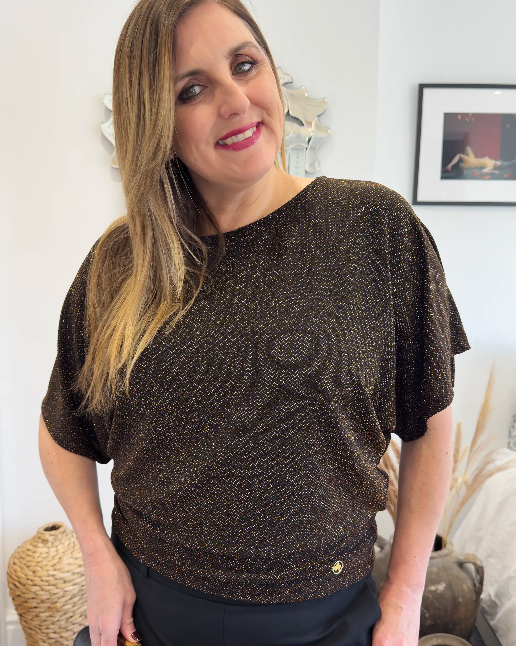 Top favorecedor con mangas estilo kimono y brillo de Nico