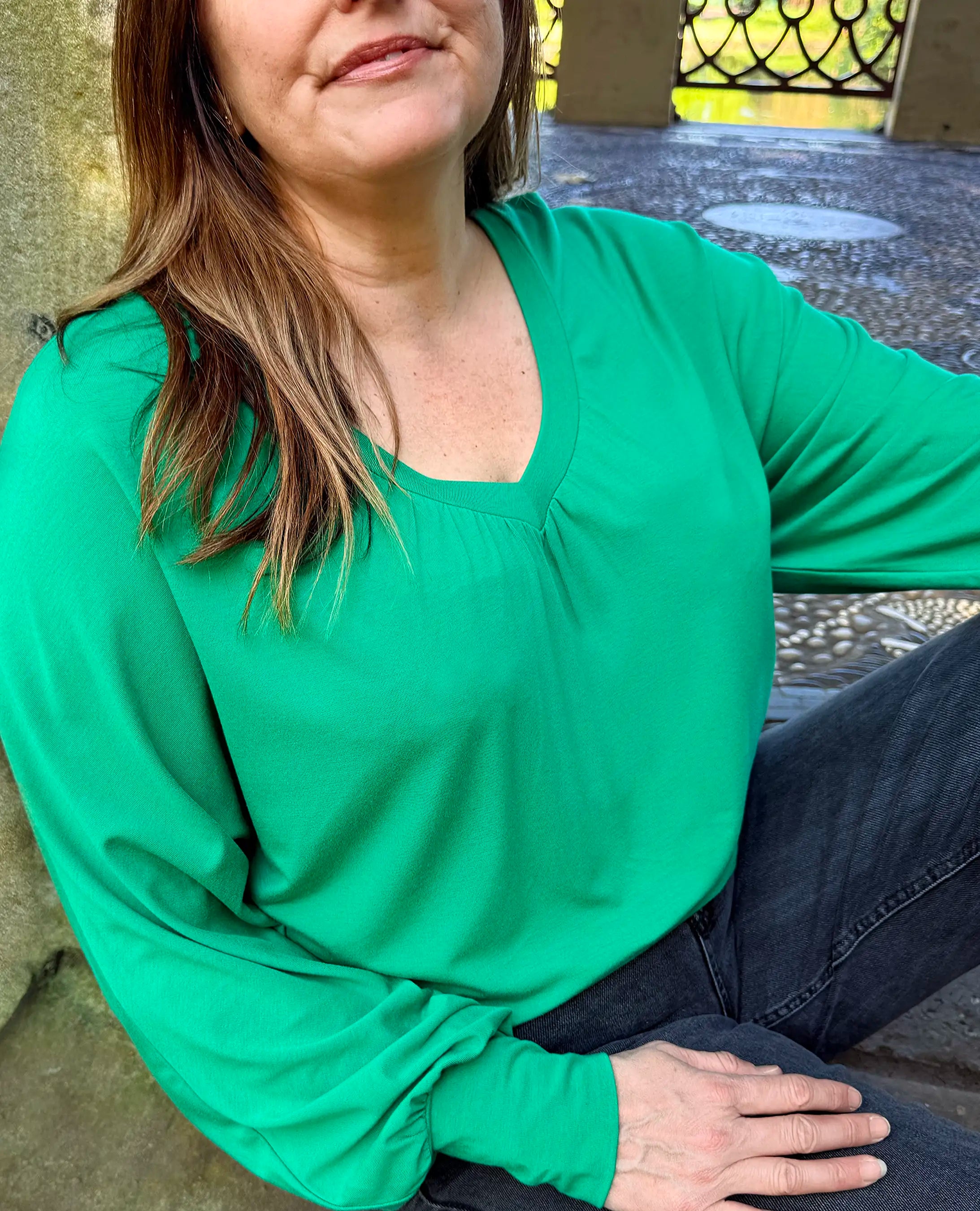 Vivienne Ruched Batwing V Neck - Emerald